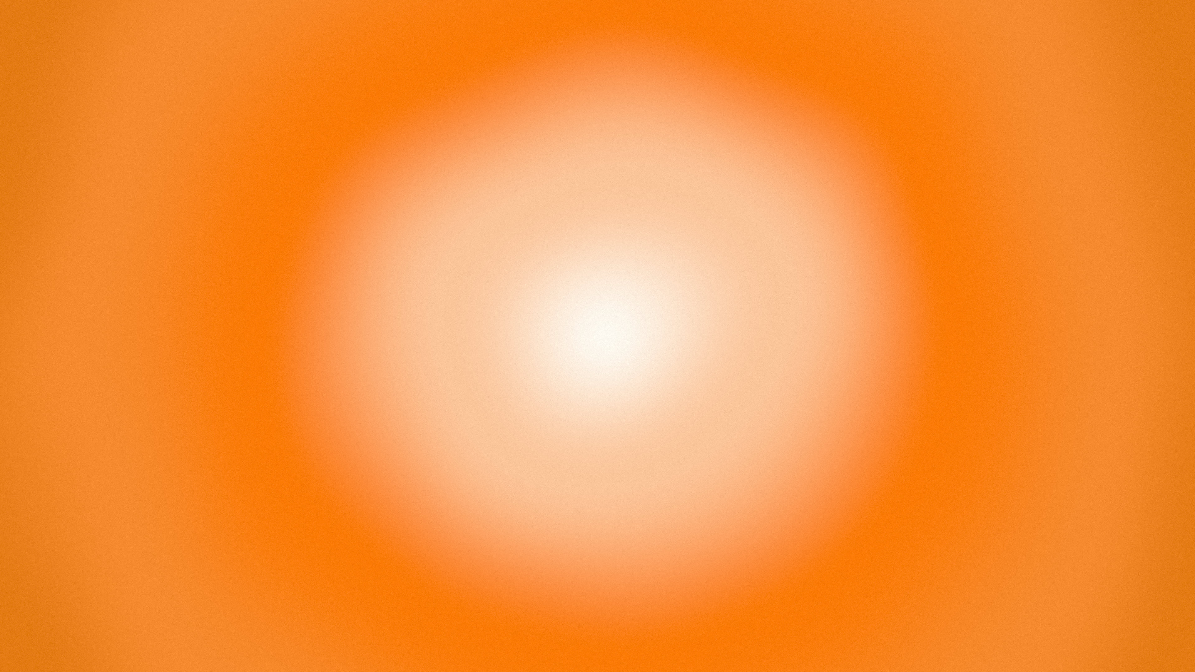 Orange and Cream Aura Gradient desktop wallpaper in 4K
