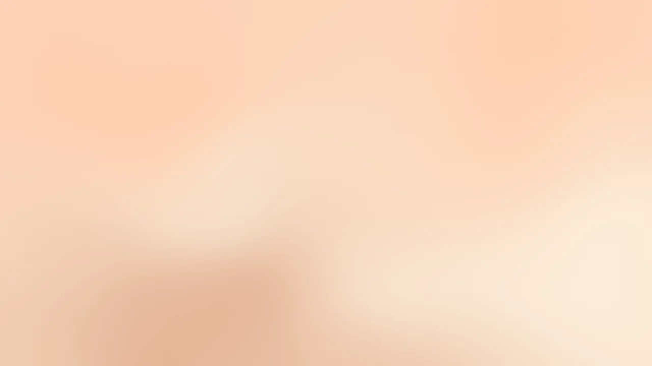 Peach and Cream Mesh Gradient desktop wallpaper in 4K
