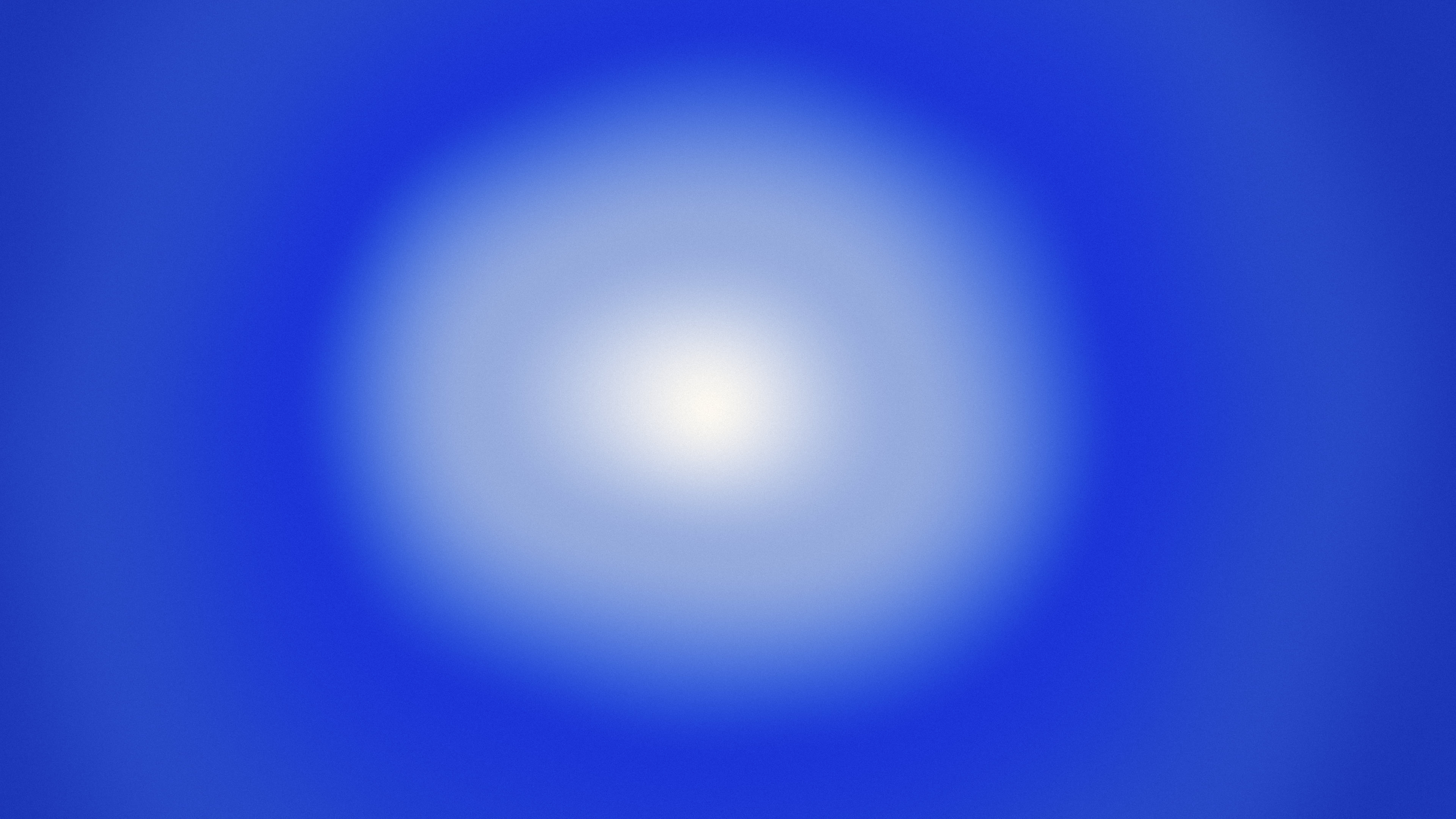 Royal Blue and Cream Aura Gradient desktop wallpaper in 4K
