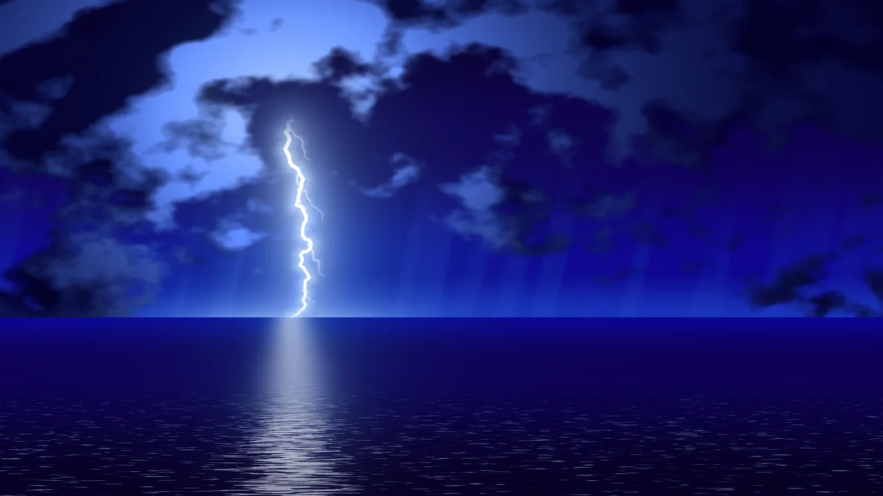 Royal Blue Lightning Over the Ocean desktop wallpaper in 4K